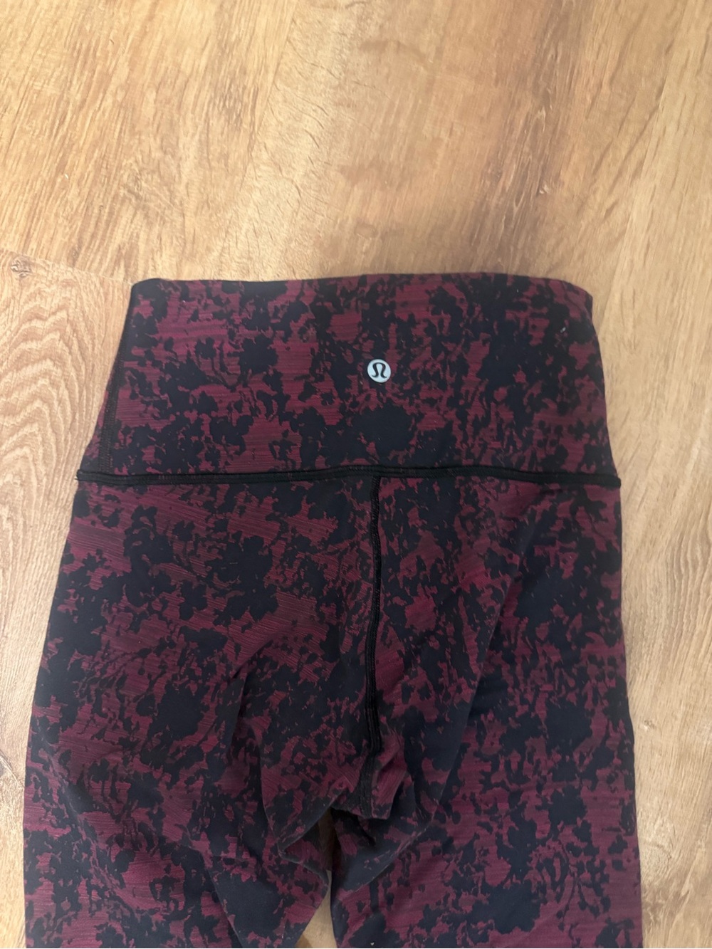 lululemon athletica High-Waist Shorts in Burgundy & Black Abstract
